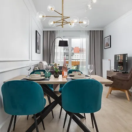 Plac Slowianski With Balcony Center By Renters シフィノウイシチェ